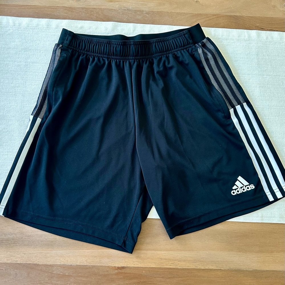 Mens Adidas Aeroready shorts, size large, black